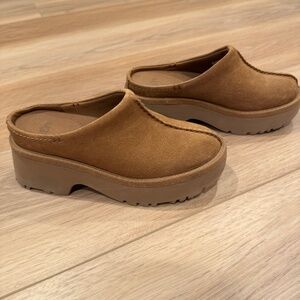 UGG New Heights Clog - NEW